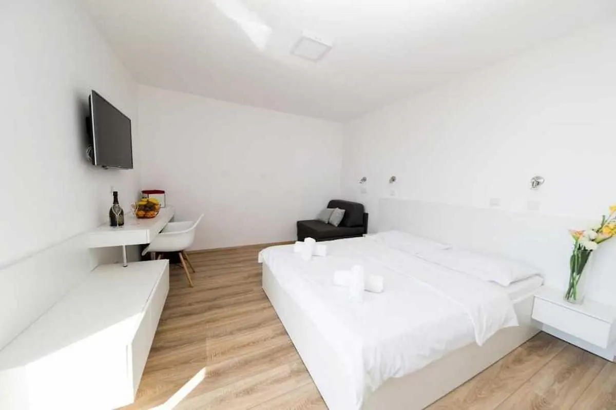 Guest house Rooms By The Sea Novi Vinodolski - 19837